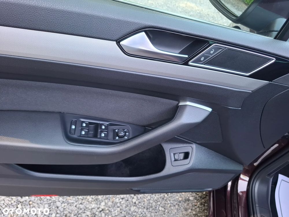 Volkswagen Passat 2.0 TDI SCR DSG Conceptline - 23