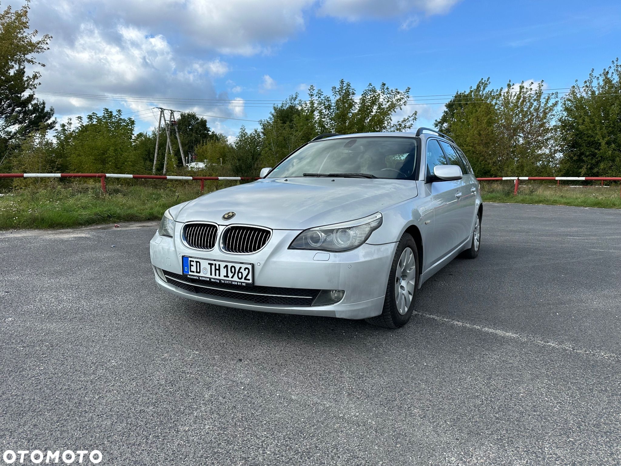 BMW Seria 5 523i Touring - 1