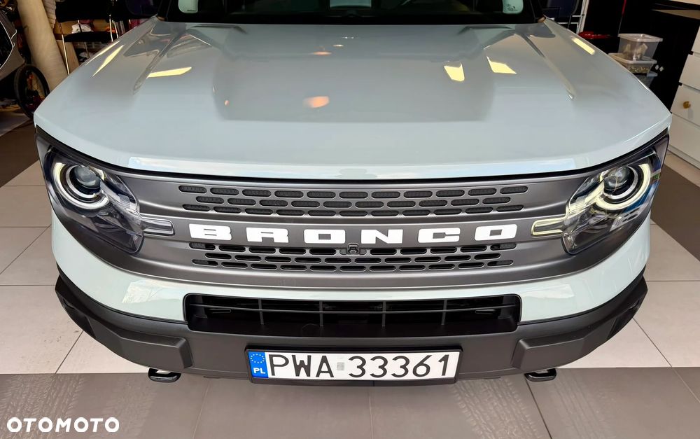 Ford Bronco - 32