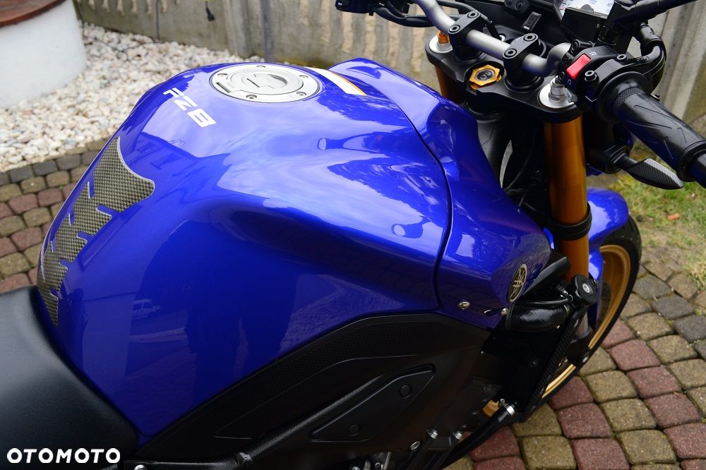 Yamaha FZ8 - 4