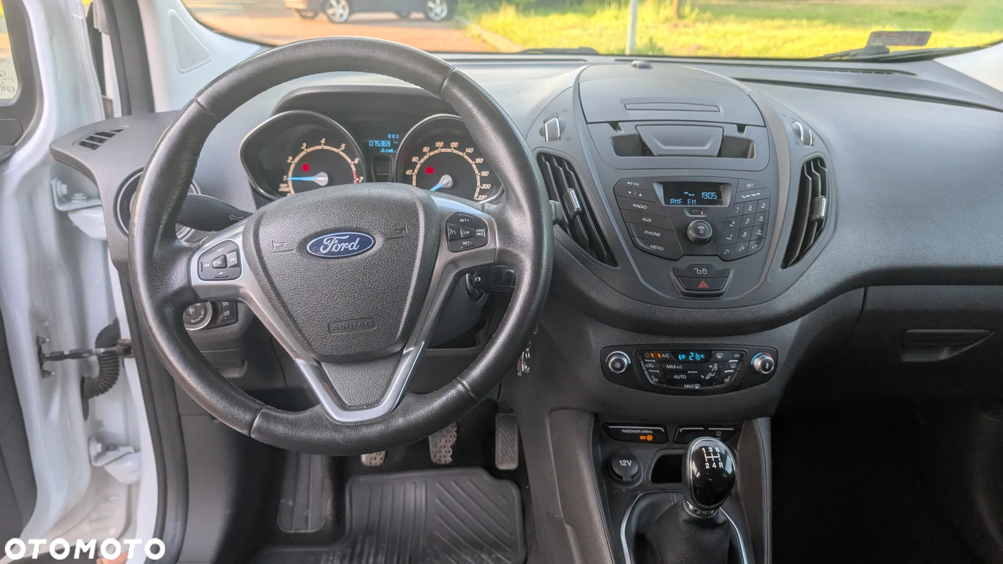 Ford Tourneo Courier 1.0 EcoBoost Titanium - 19