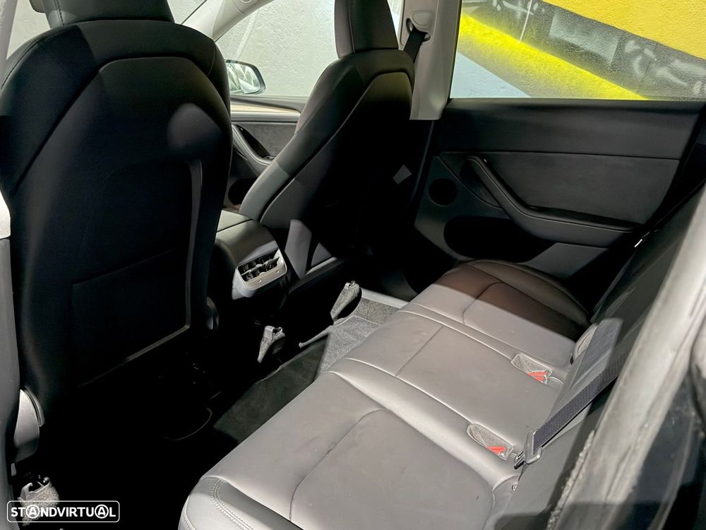 Tesla Model Y Performance Dual Motor AWD - 17