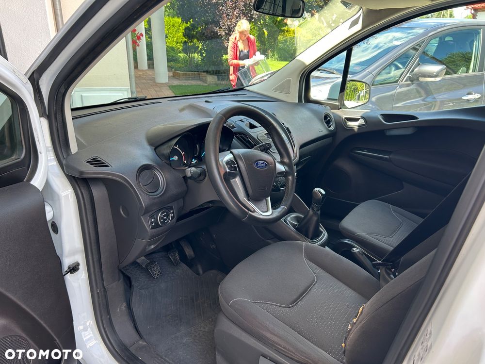 Ford Transit Courier - 11