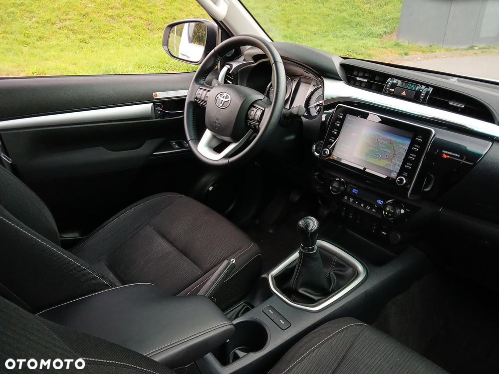 Toyota Hilux 2.8 D-4D Double Cab SR5 4x4 - 24