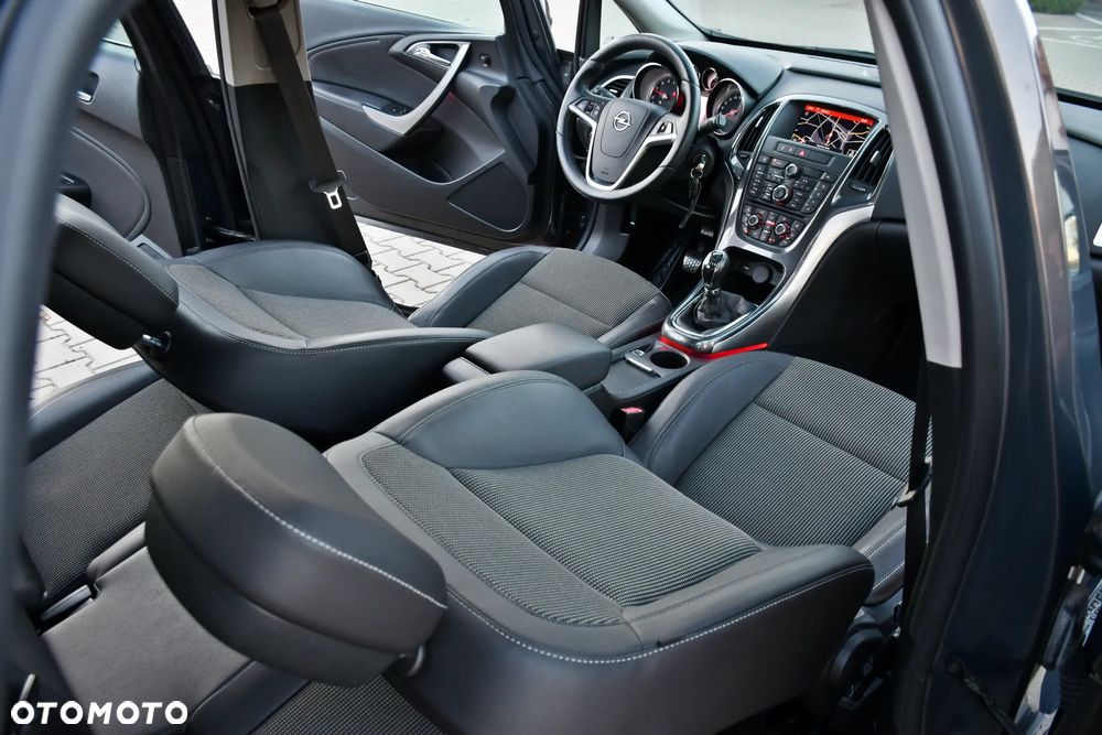 Opel Astra IV 1.4 T Cosmo - 24
