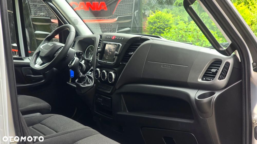 Iveco ❗️❗️DAILY 3.0 180KM 50C18 ❗️❗️WINDA PALFINGER 1000KG / AUTOMAT HI-MATIC / OBUSTRONNA BURTO-FIRANKA 10 PALET / NAWIGACJA / DACH ZSUWANY / TEMPOMAT ADAPTACYJNY / WERSJA WZMOCNIONA / SALON POLSKA / FULL LED / LAKIER METALIK / NOWE OPONY / MAKSYMALNA DOSTĘPNA OPCJA WYPOSAŻENIA❗❗ STAN - JAK NOWY ❗️ - 38