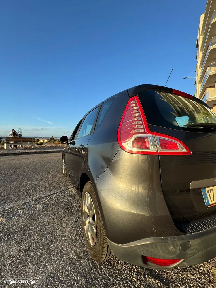 Renault Scénic ver-1-5-dci-bose-edition-ss - 8