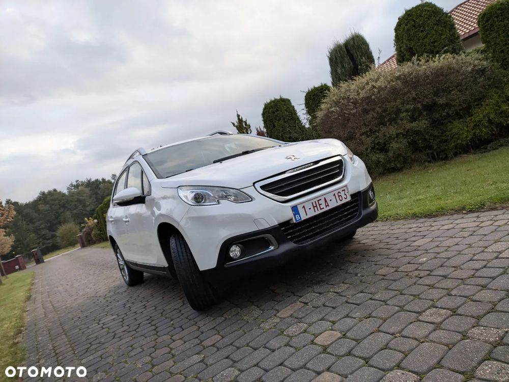 Peugeot 2008 1.2 Pure Tech Signature - 4