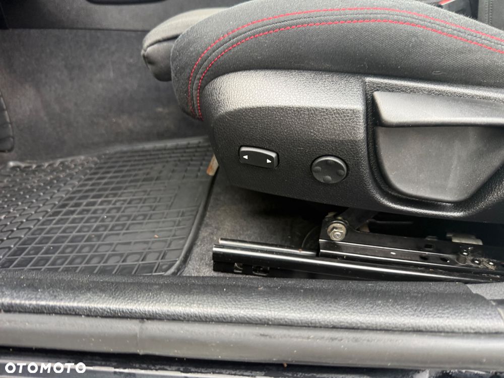 BMW Seria 1 120d Sport Line - 13