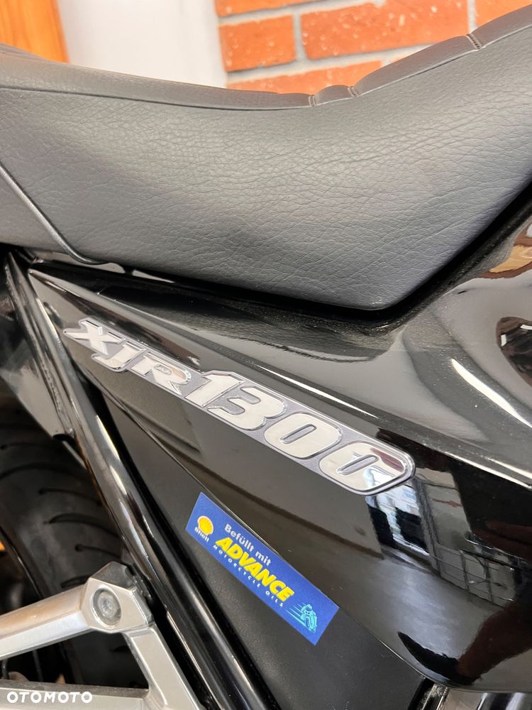 Yamaha XJR - 11