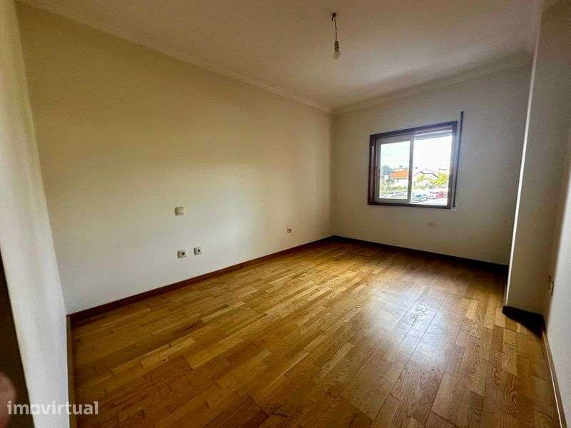 Arrendo Apartamento T2+1 Lugar de garagem - Grande imagem: 3/8