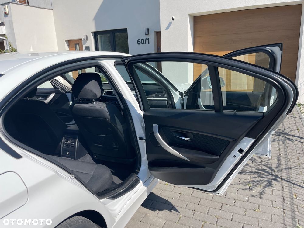 BMW Seria 3 316d - 12