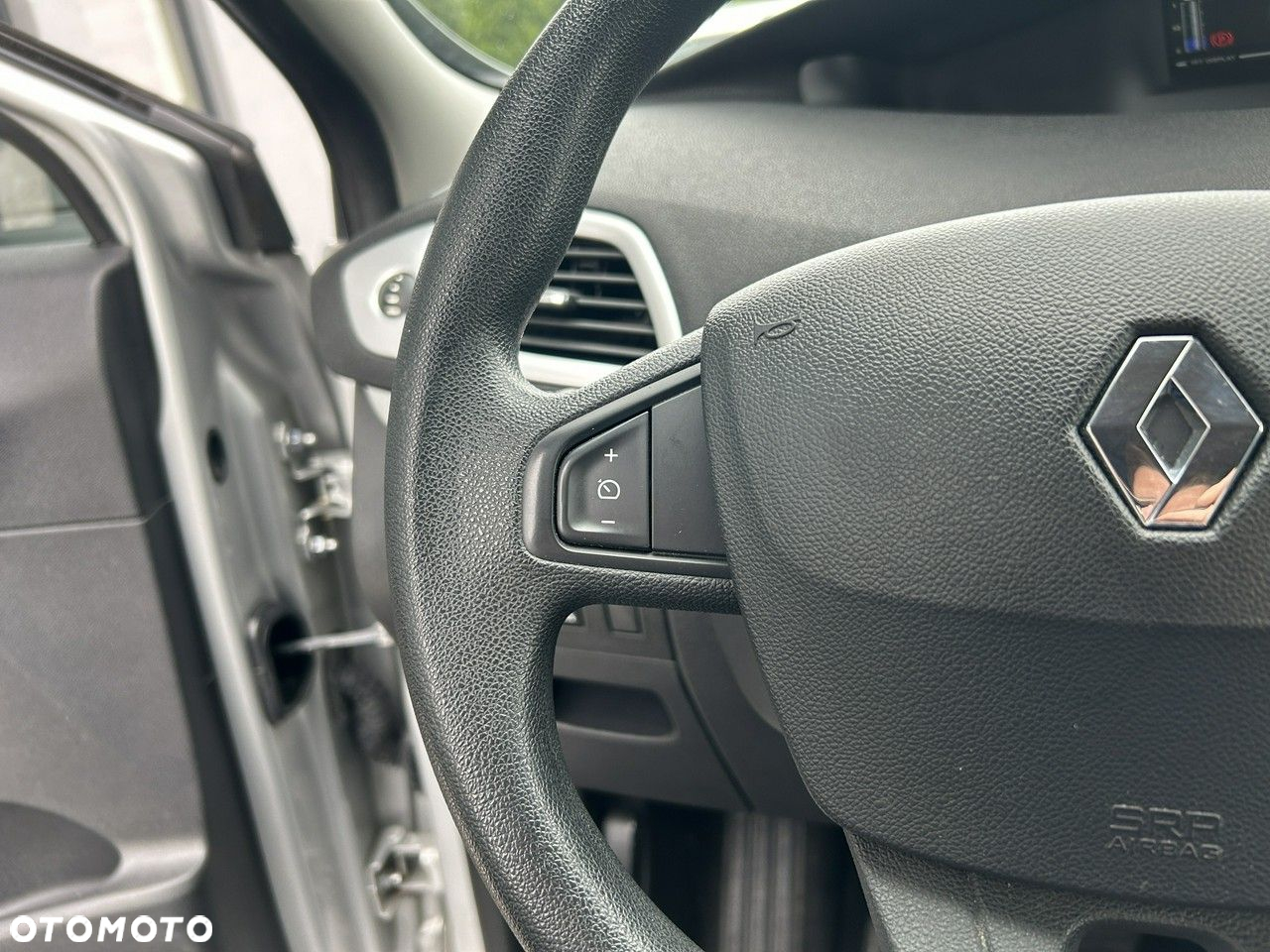 Renault Grand Scenic - 11