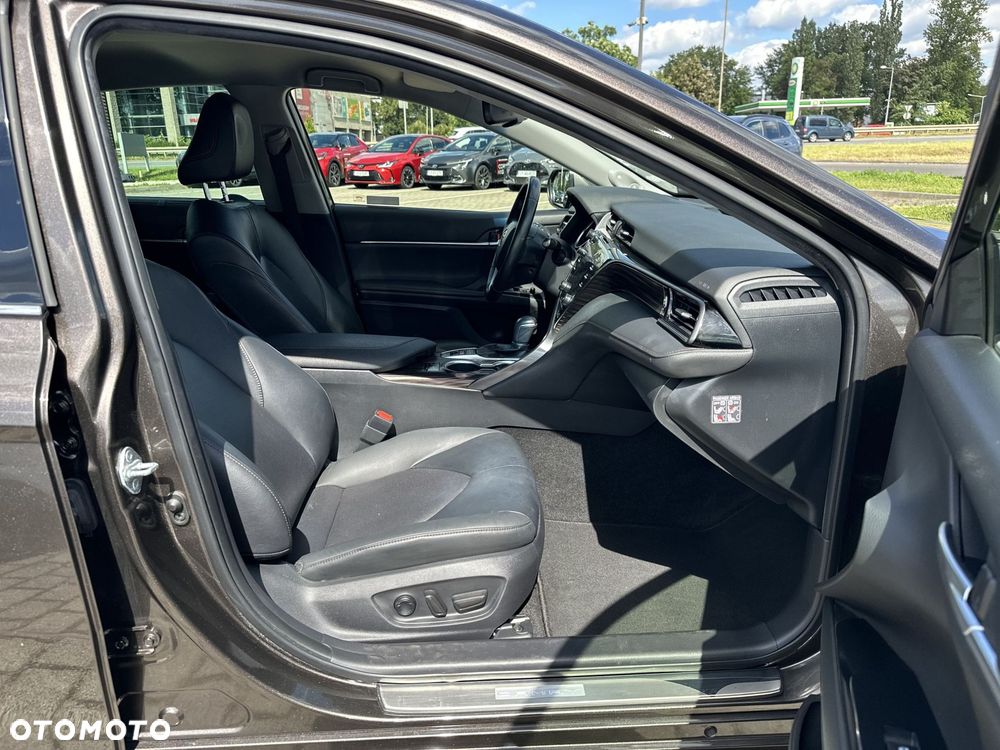 Toyota Camry 2.5 Hybrid Executive CVT - 12