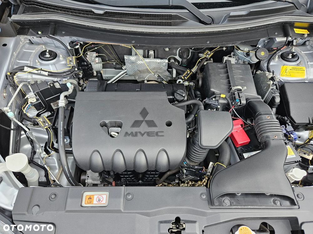 Mitsubishi Outlander 2.0 Invite + 2WD - 40