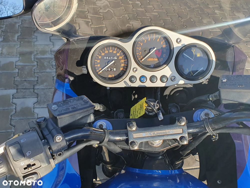Kawasaki ZRX - 23