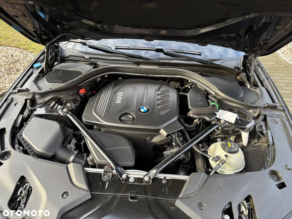 BMW Seria 5 520d M Sport - 27