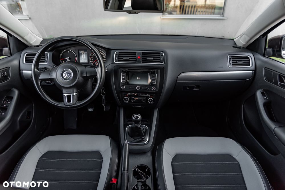 Volkswagen Jetta 1.6 TDI Blue Motion Technology Comfortline - 27