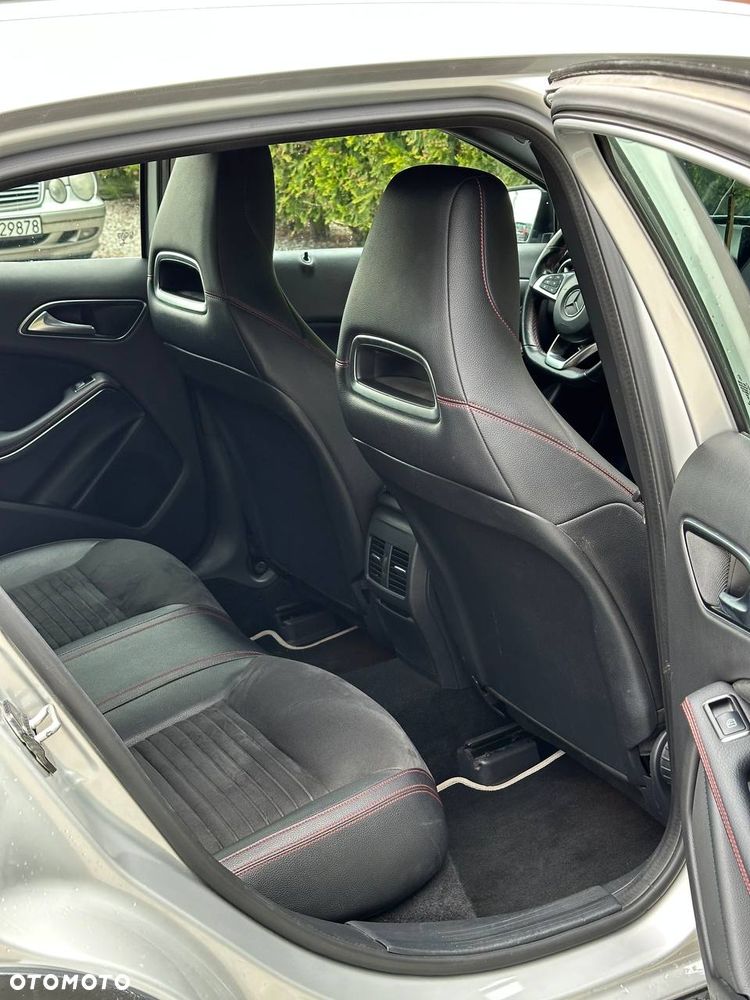 Mercedes-Benz GLA 180 d 7G-DCT AMG Line - 12