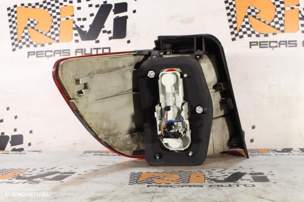 Farolim Direito Mercedes-Benz B-Class (W245)  A1698202664 / Chassi Pas - 5