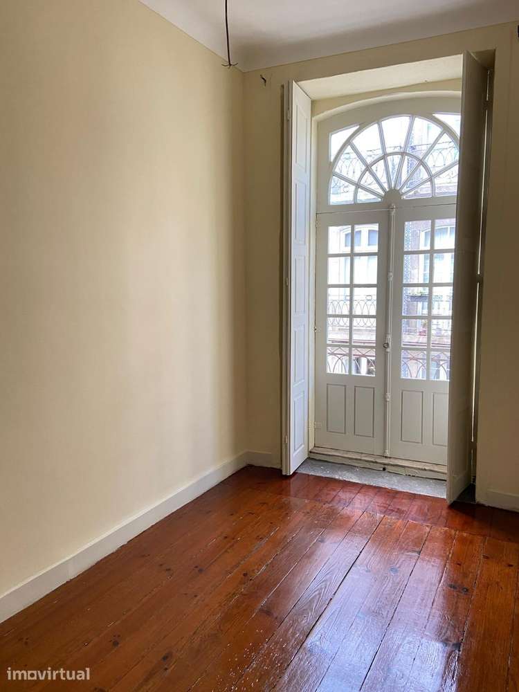 Prédio no coração do Porto | Rua do Almada - Grande imagem: 4/16