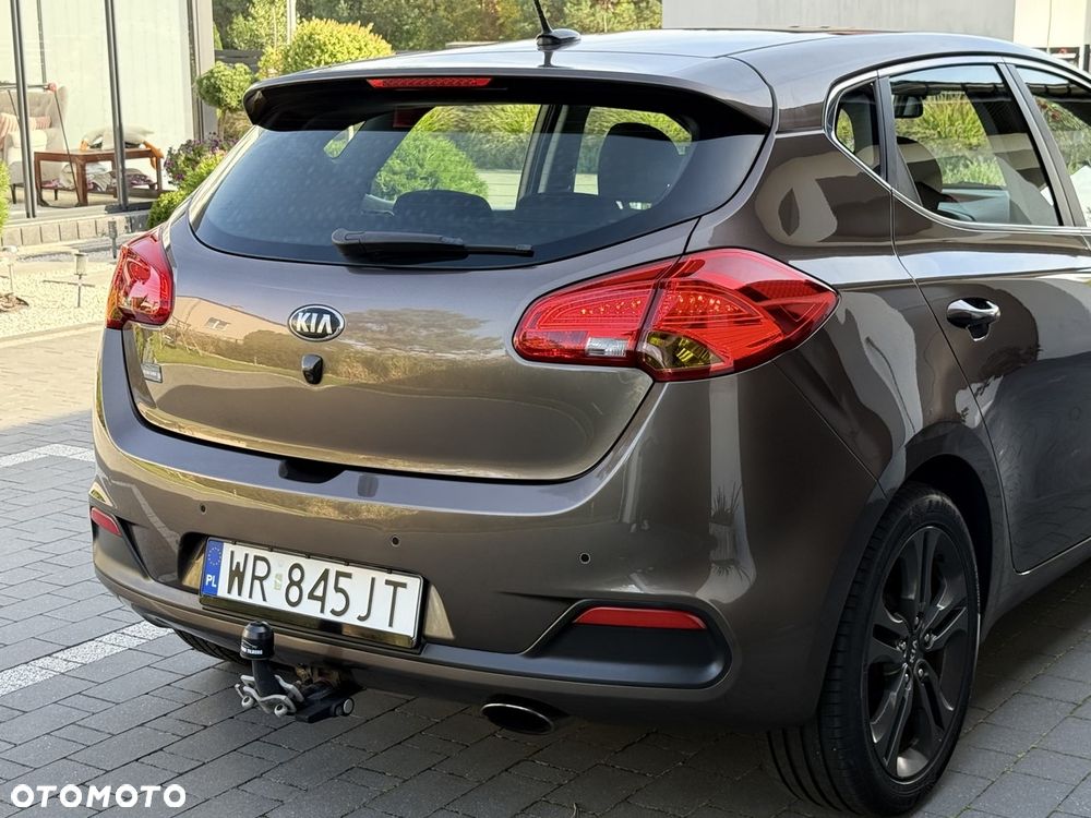 Kia Ceed - 36