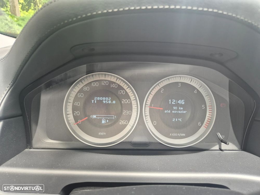 Volvo XC 70 D5 AWD Black Edition - 21