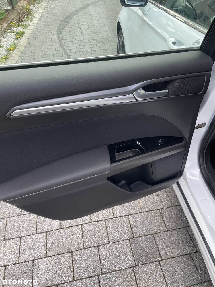 Ford Mondeo 2.0 TDCi Titanium - 23