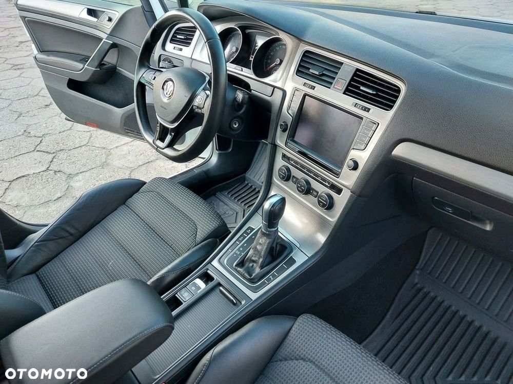 Volkswagen Golf - 16