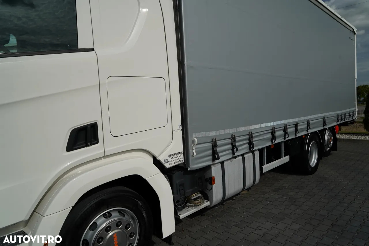 Scania R 450 / MEGA / 6x2 / CORTINĂ - 8,2 m / SOLO / PUNTE RIDICATĂ / PODEA REZISTENTĂ / NAVI / - 12