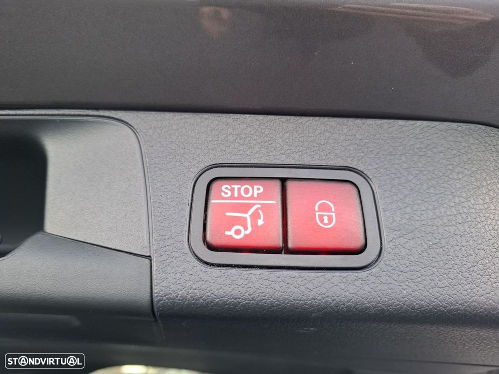 Mercedes-Benz GLB 200 d AMG Line - 26