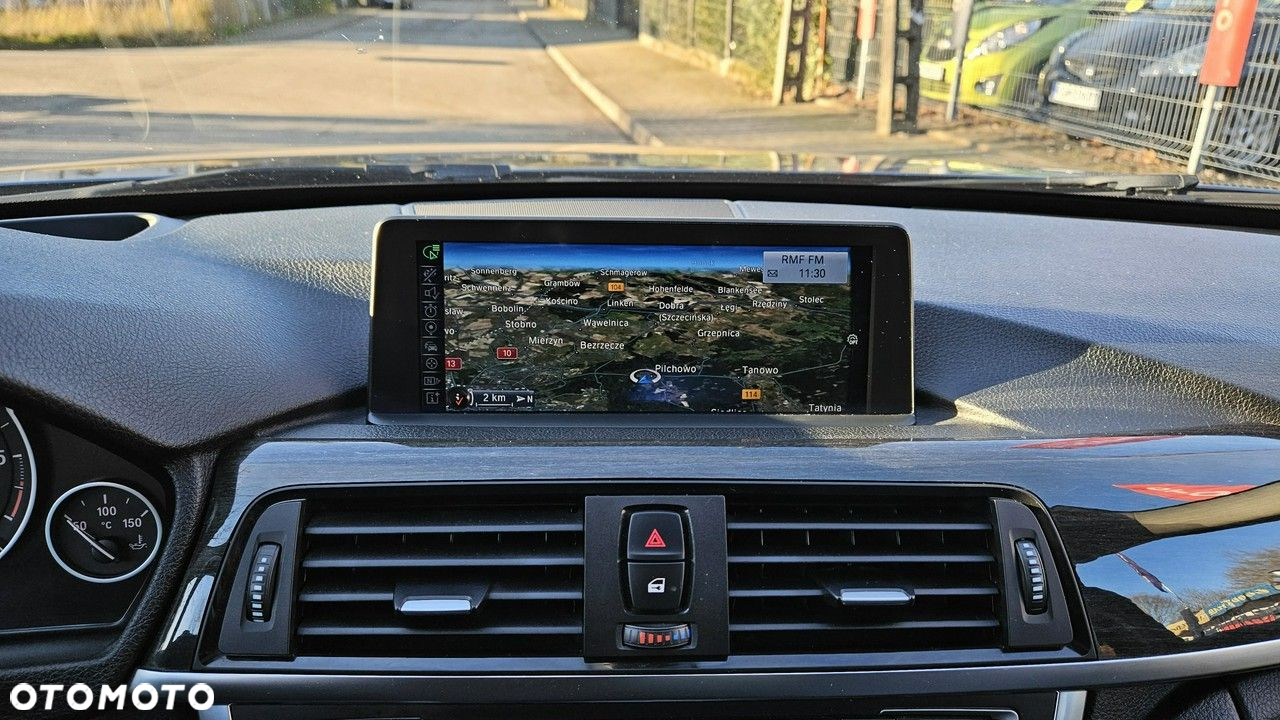 BMW Seria 3 320d Touring Luxury Line - 26