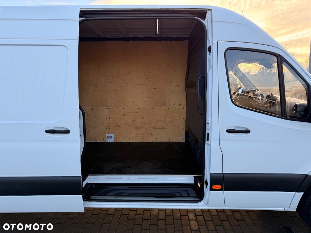Mercedes-Benz Sprinter - 16