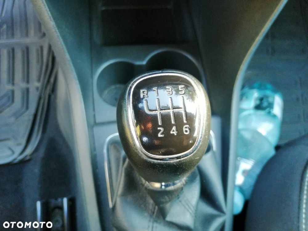 Skoda RAPID - 12