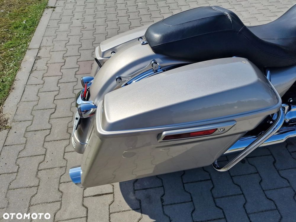 Harley-Davidson Touring Street Glide - 11