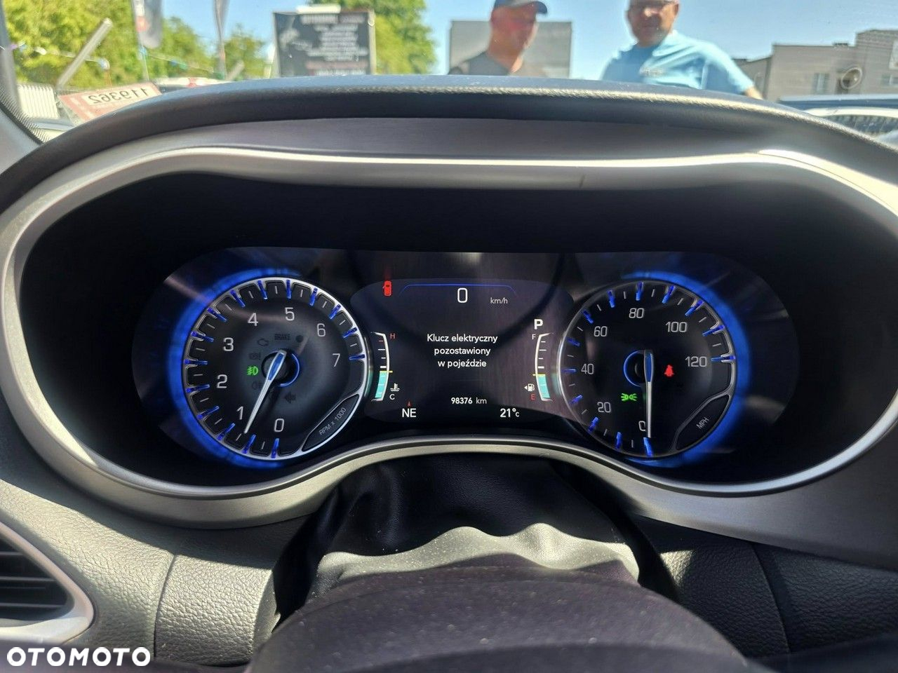 Chrysler Pacifica - 12