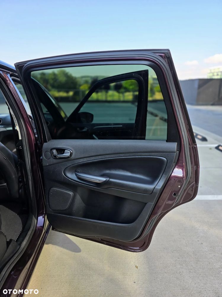 Ford S-Max 2.5 Titanium - 22