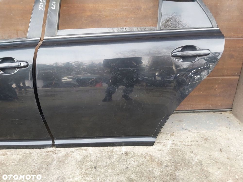 TOYOTA Avensis T25 03-08 r drzwi lewy tył lewe tylne KOMBI 209 - 2