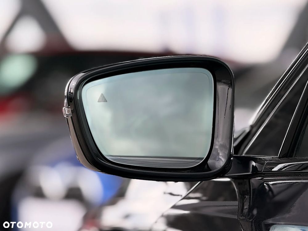 BMW Seria 7 750i xDrive - 11