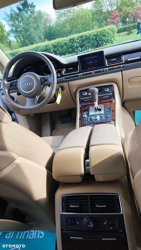 Audi A8 4.2 Quattro - 10