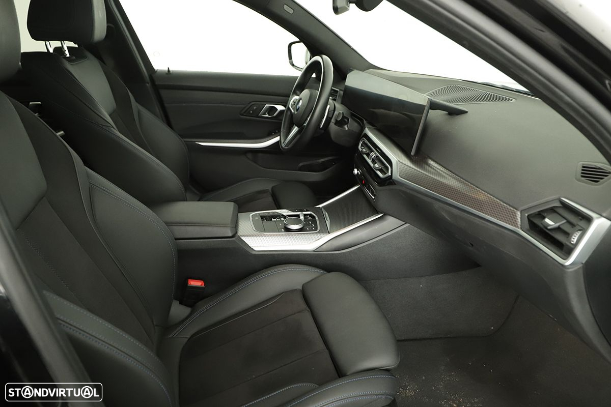 BMW 320 d Touring Pack Desportivo M Auto - 25