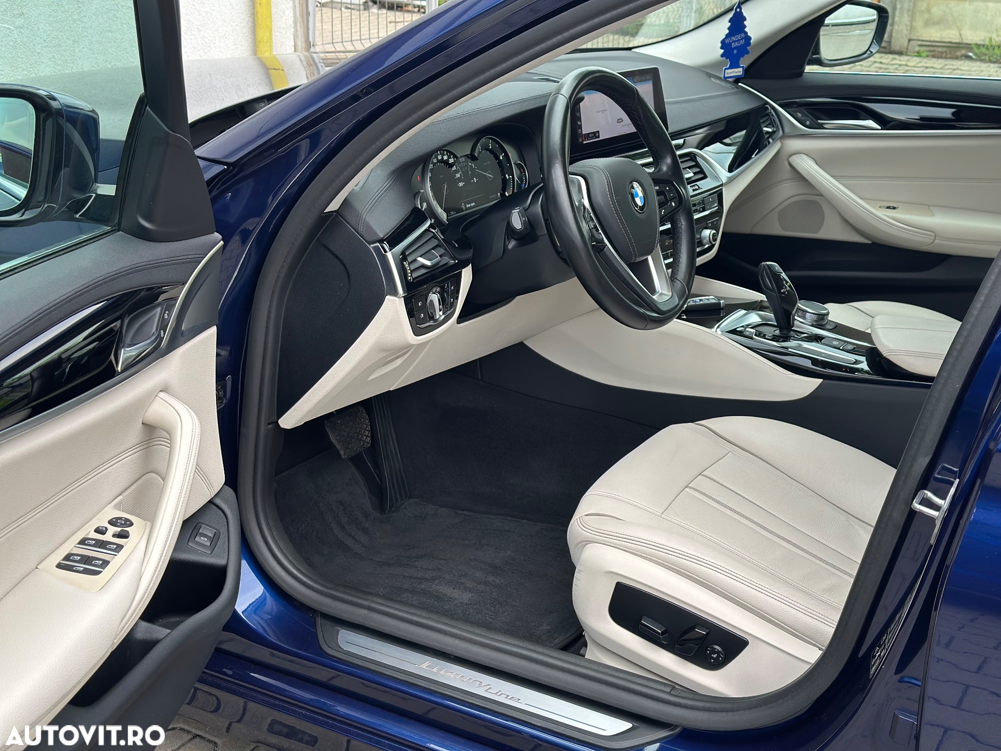 BMW Seria 5 520d xDrive Touring Aut. Luxury Line - 11