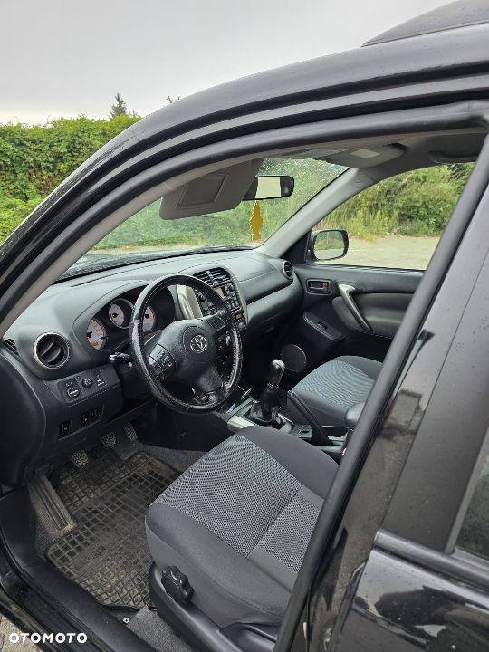 Toyota RAV4 D-4D 4x4 - 5