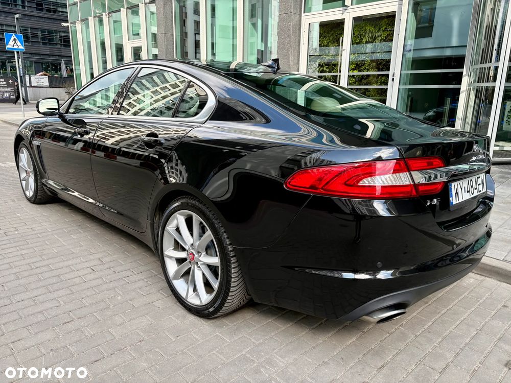 Jaguar XF 35t AWD Portfolio - 3