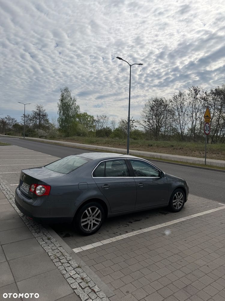 Volkswagen Jetta 1.9 TDI DPF Comfortline - 6