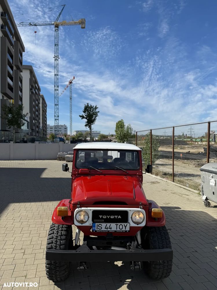 Toyota Land Cruiser - 2