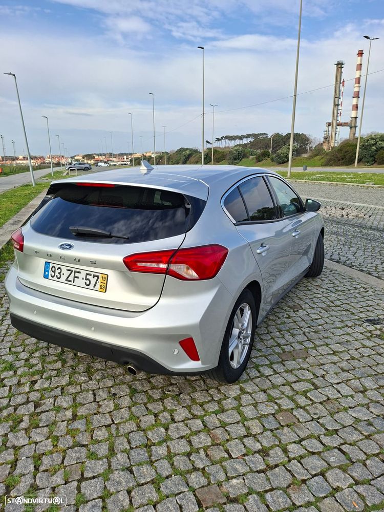 Ford Focus 1.5 TDCi ECOBlue Business - 4