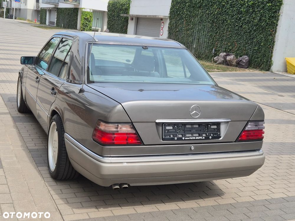 Mercedes-Benz W124 (1984-1993) - 16