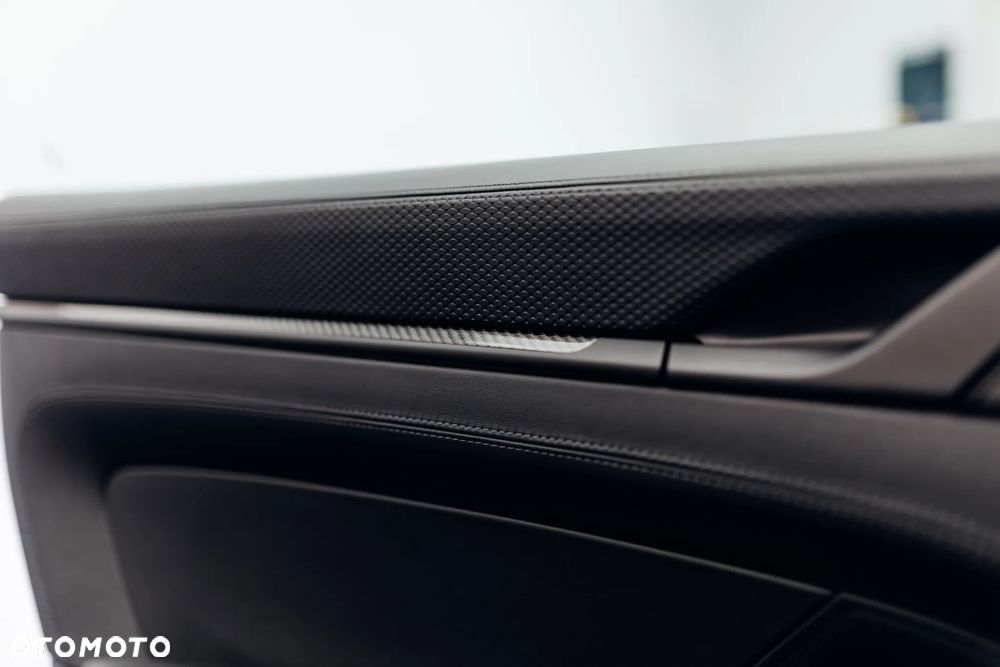 Porsche 911 GT3 Touring PDK - 34