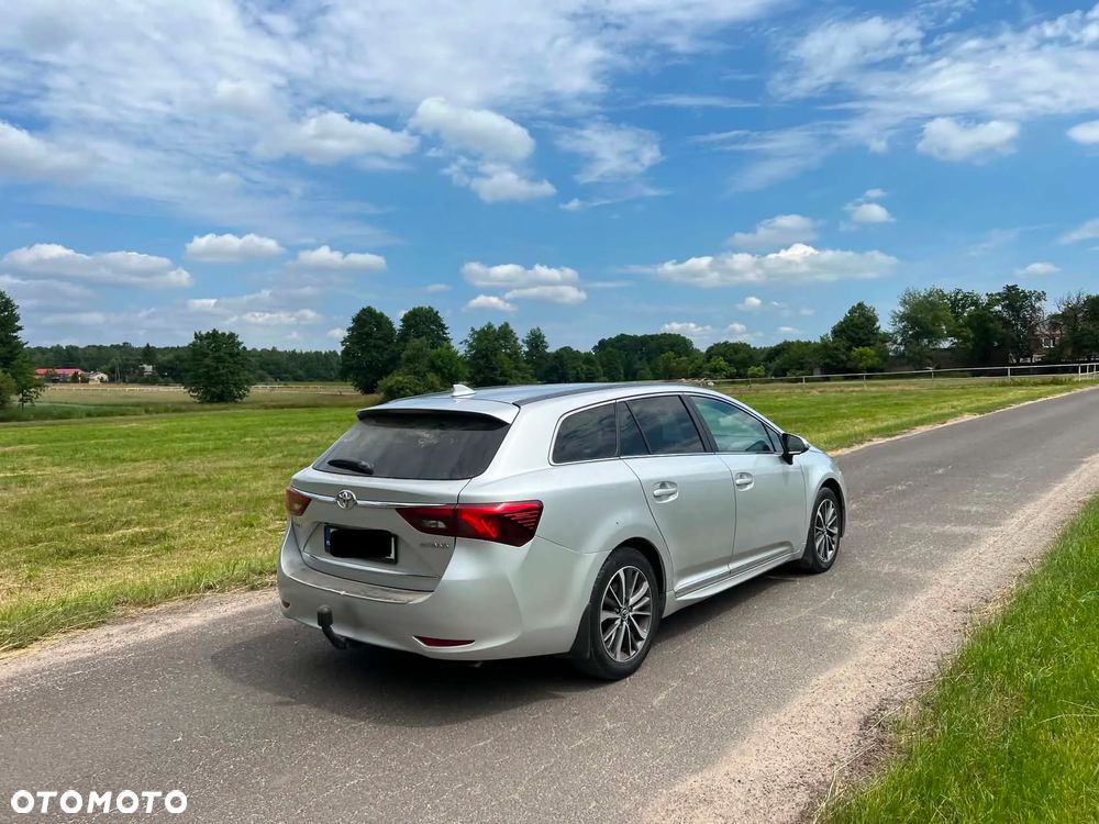 Toyota Avensis 2.0 D-4D Premium - 3